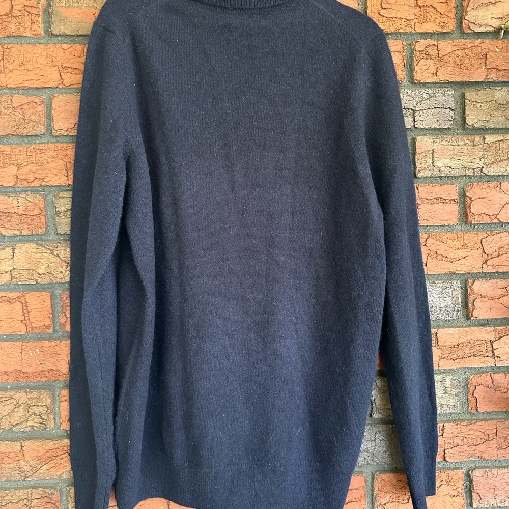 C by Bloomingdale’s Black Turtleneck Sweater cashmere - Picture 3 of 3